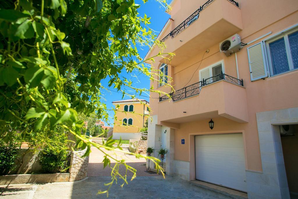 Apartments Tomulic Novaglia Esterno foto